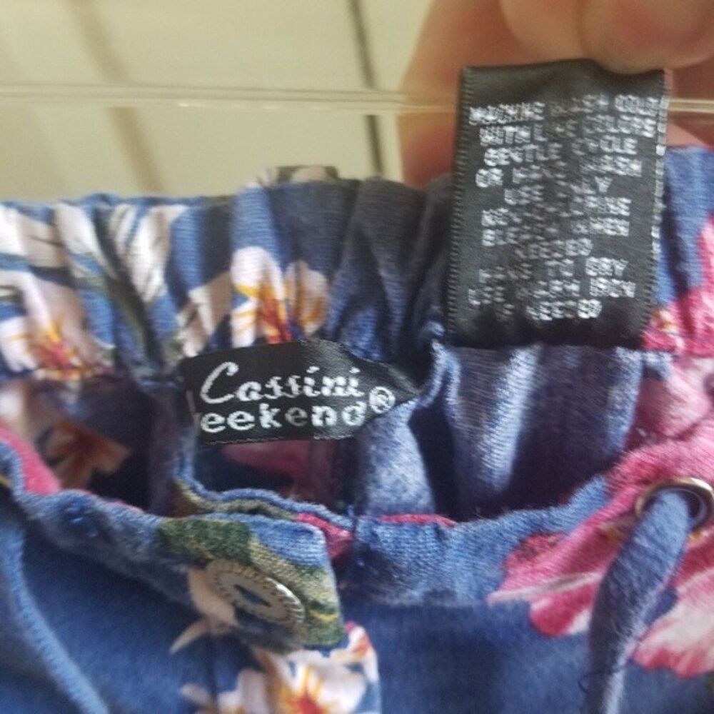 Oleg Cassini Blue Capris with Pink Hibiscus Flowers Size Med - Picture 5 of 7